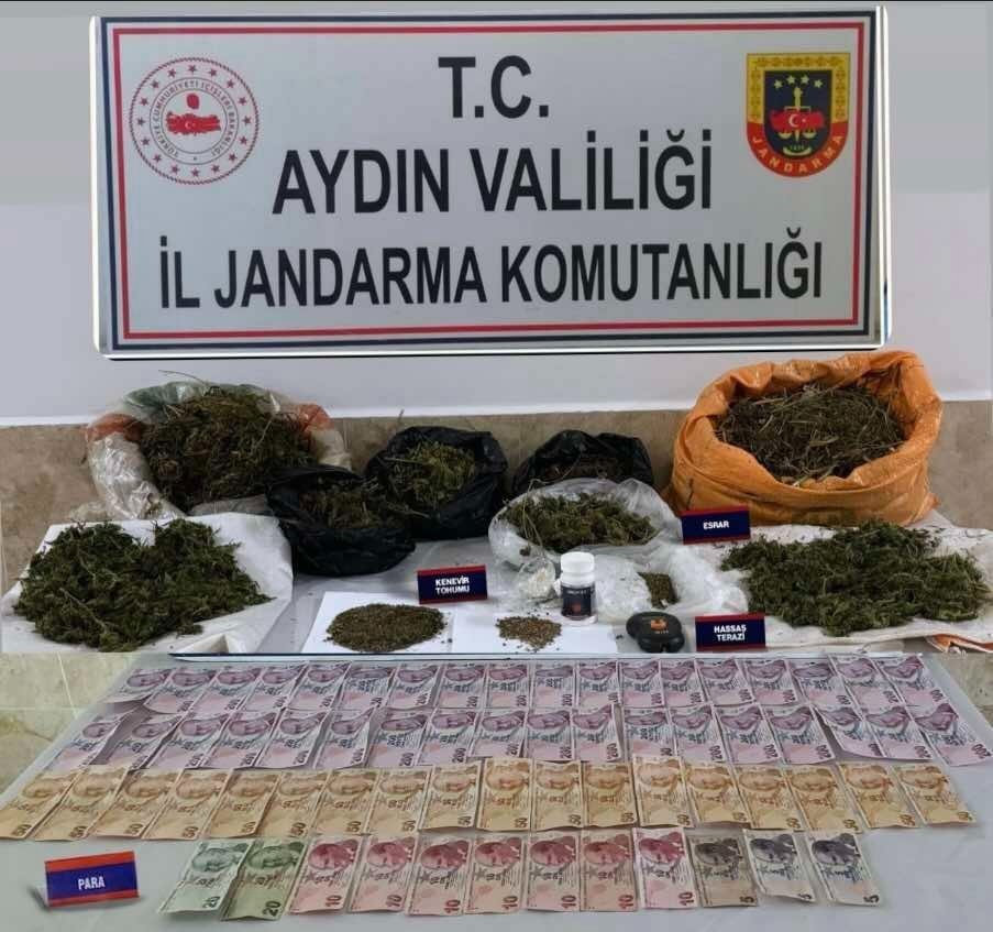 Uyuşturucuyu sattığı esnada suçüstü yakalandı
