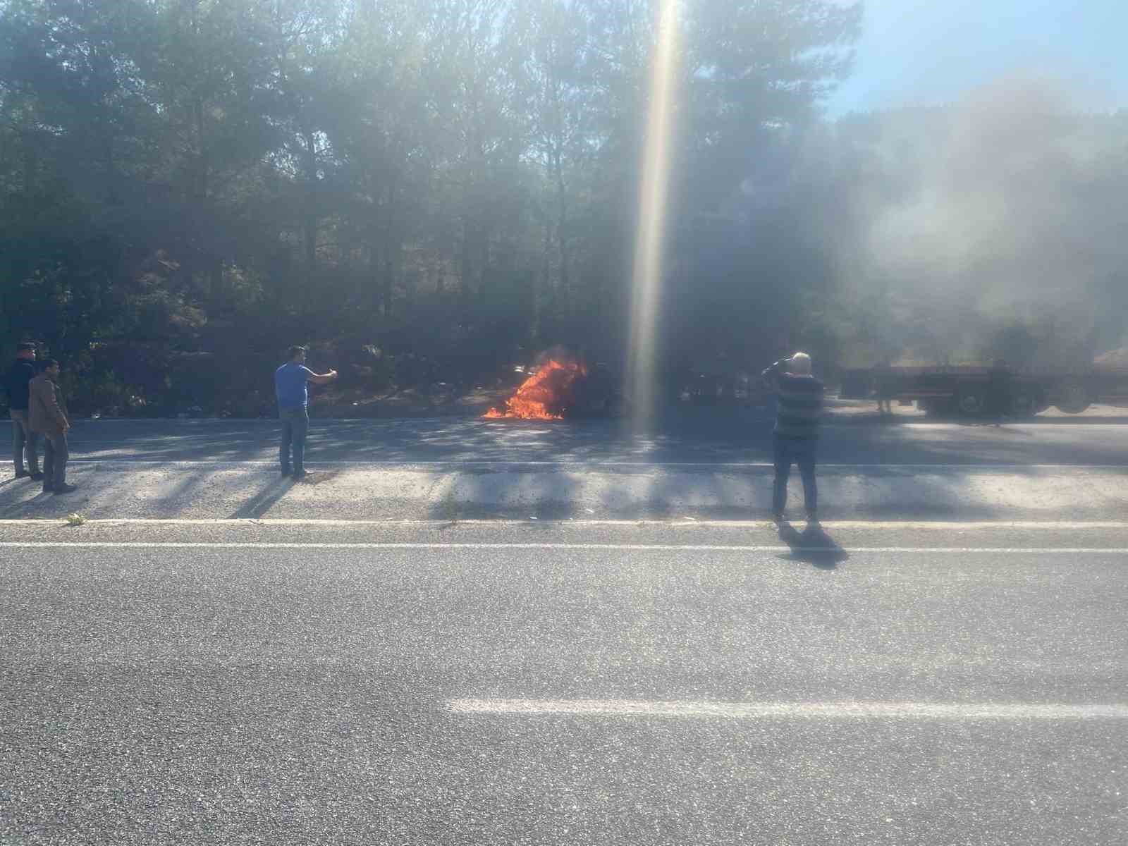 Muğla’daki yangında otomobil küle döndü
