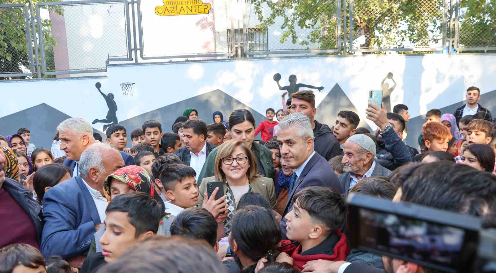 Hacıbaba Mahallesi’nde Fatma Şahin’e sevgi seli
