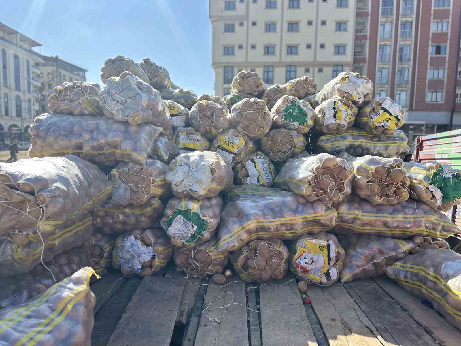 Yüksekova’da patates satışları başladı
