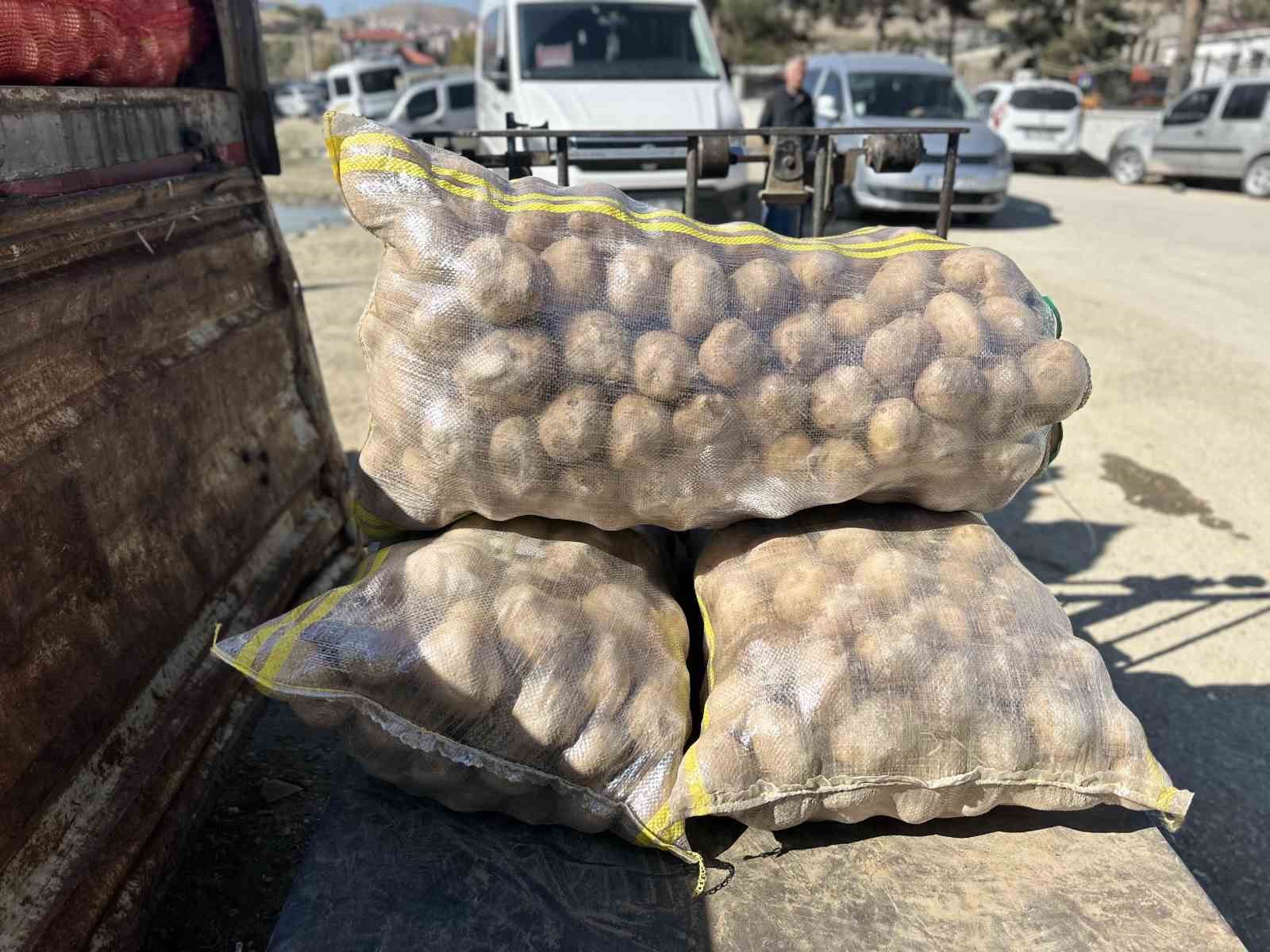 Yüksekova’da patates satışları başladı
