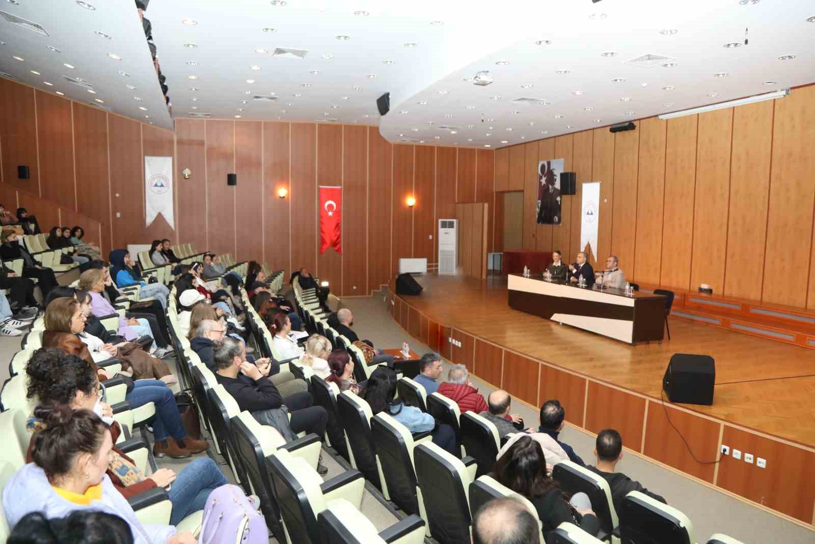 ERÜ’de ’Rektör-Öğrenci Buluşması’ devam ediyor
