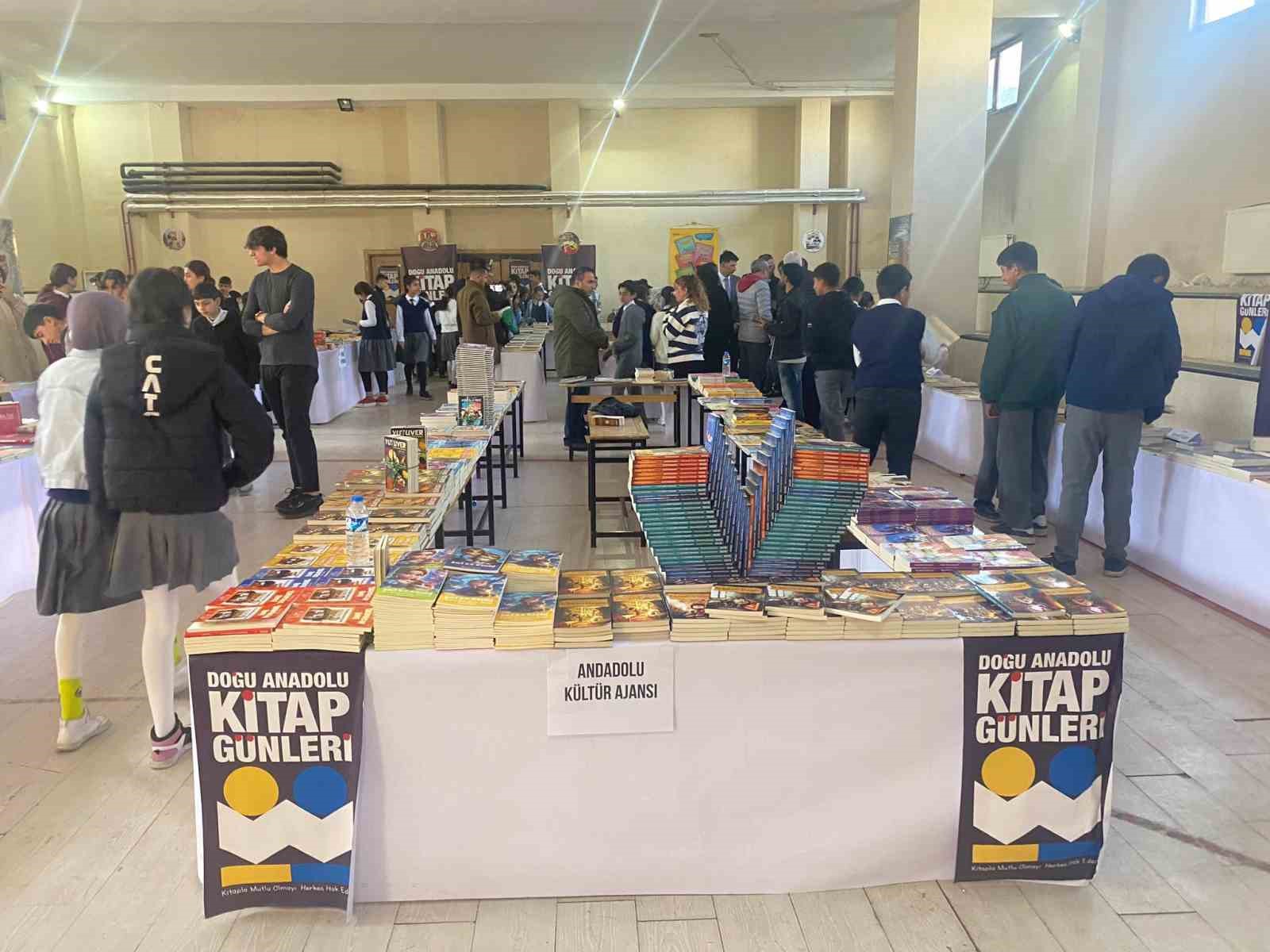 Digor’da 1’inci Kitap Günleri standının açılışı yapıldı
