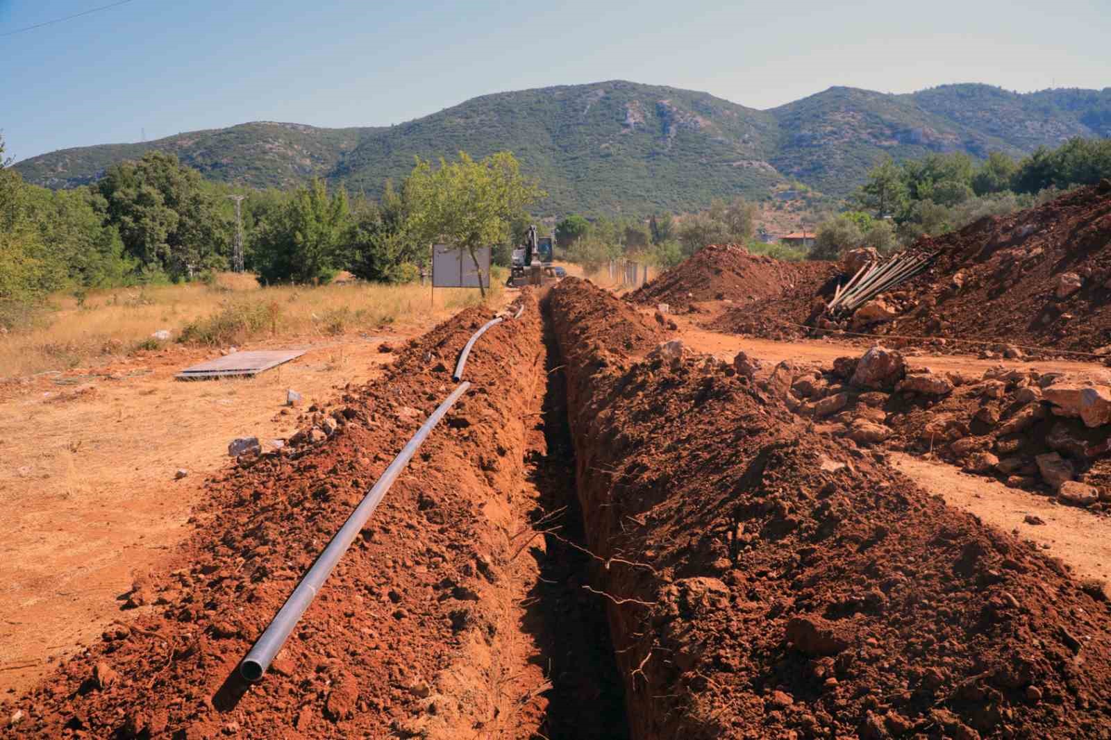 MUSKİ Menteşe’de 8 km su isale hattını yeniledi
