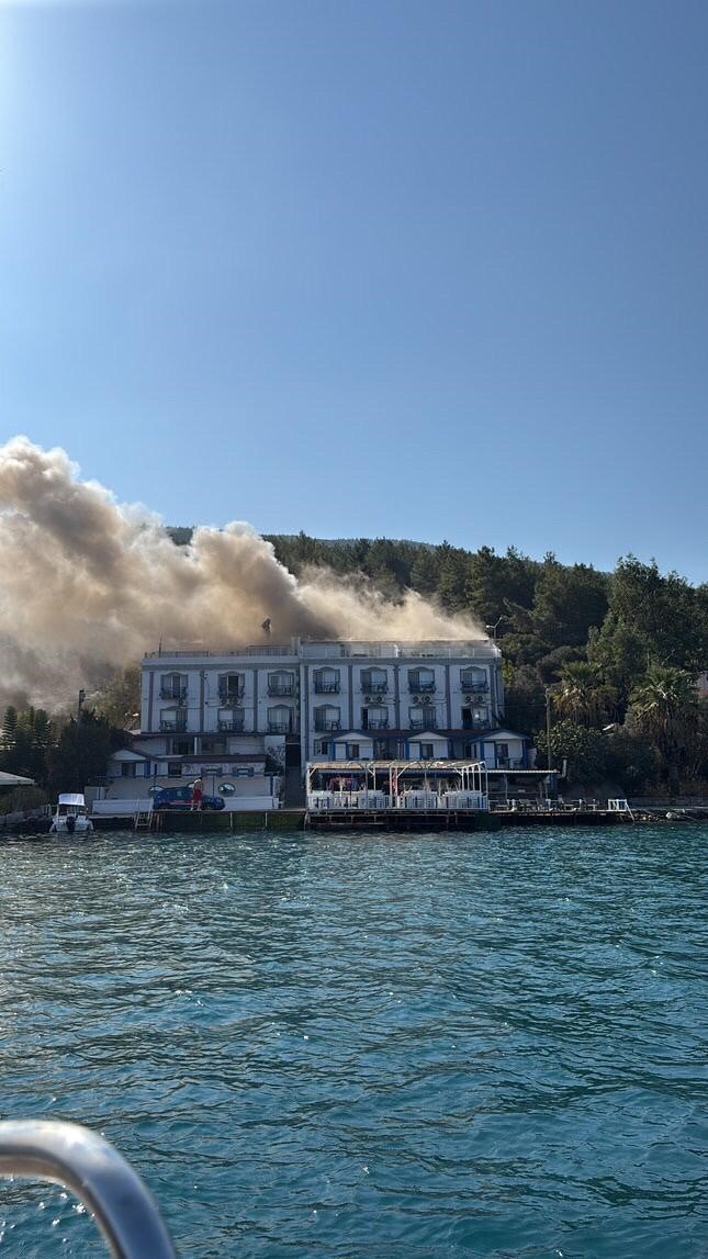 Bodrum’da otelde yangın paniği: 2 kişi yangında mahsur kaldı
