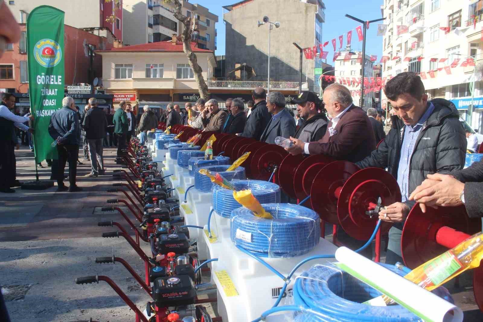 Kahverengi Kokarcayla mücadele için üreticiye ilaçlama makinesi dağıtıldı
