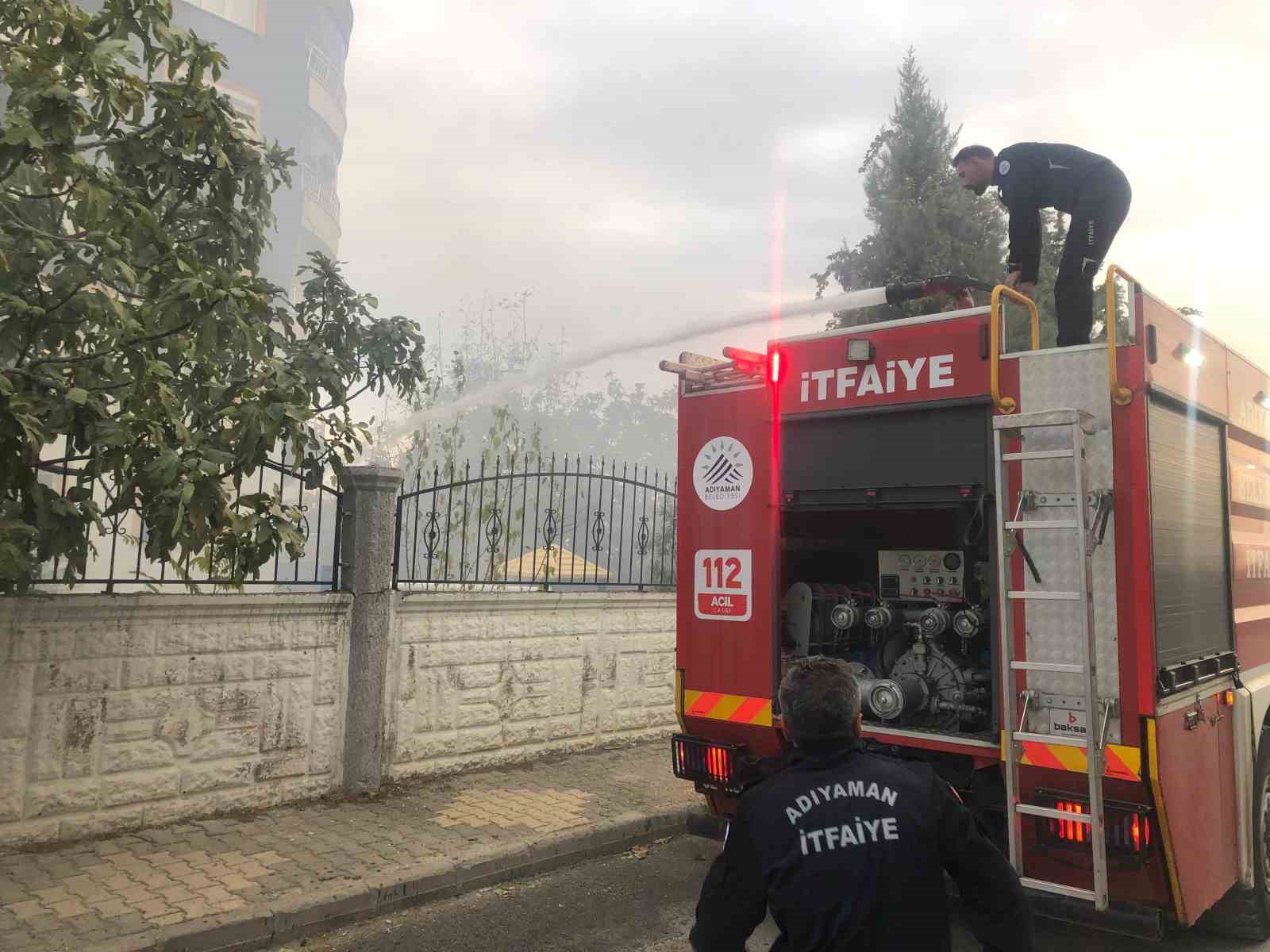 Bahçede çıkan yangın korkuya neden oldu
