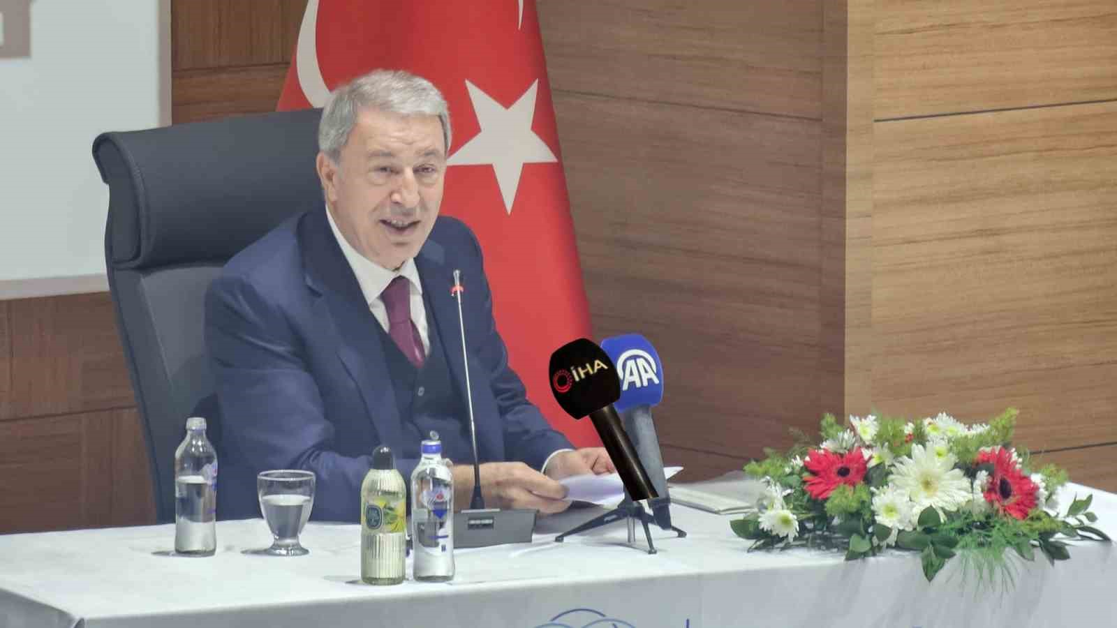 Hulusi Akar’a Bandırma Onyedi Eylül Üniversitesi’nde fahri doktora unvanı
