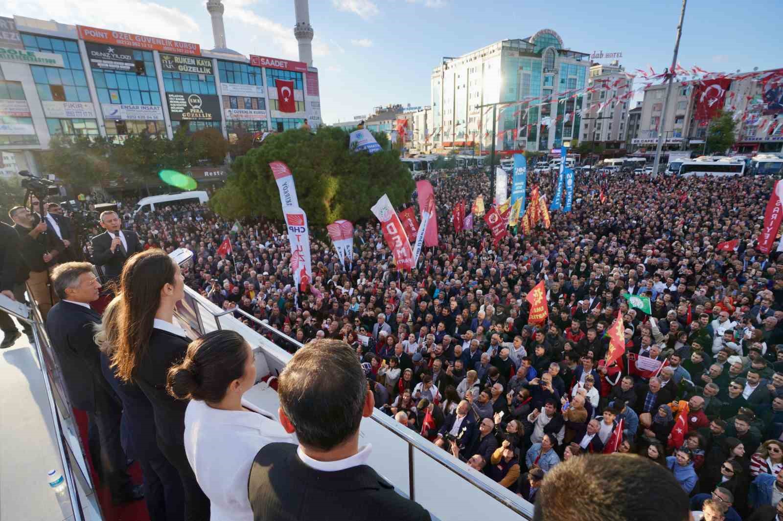 CHP Genel Başkanı Özel’den tutuklanan belediye başkanına destek mitingi
