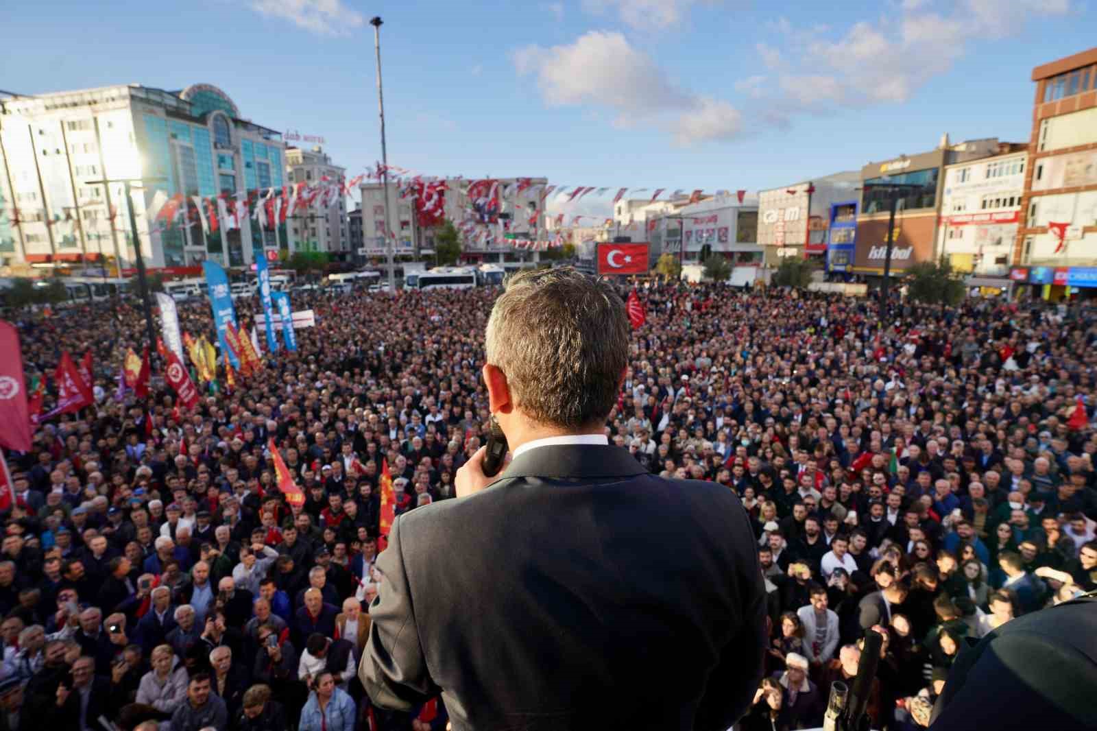 CHP Genel Başkanı Özel’den tutuklanan belediye başkanına destek mitingi
