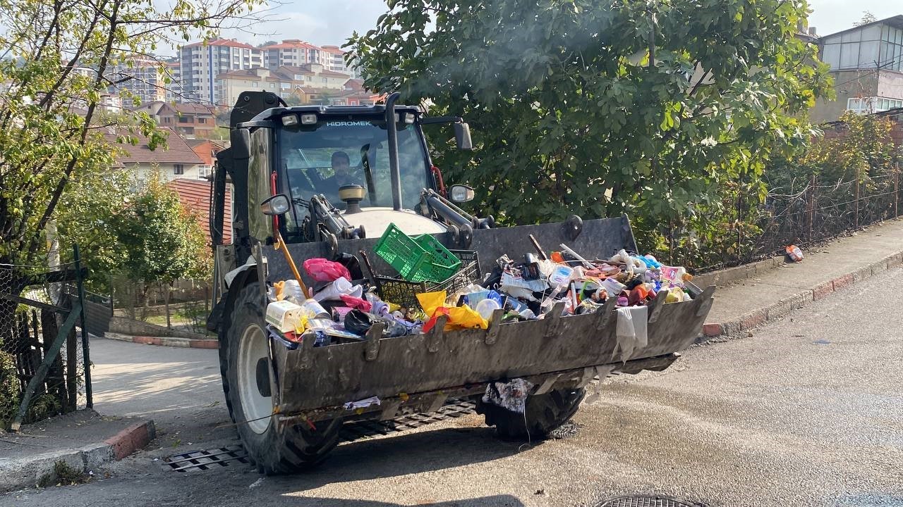 Evi çöpten temizlenen ev sahibinin 