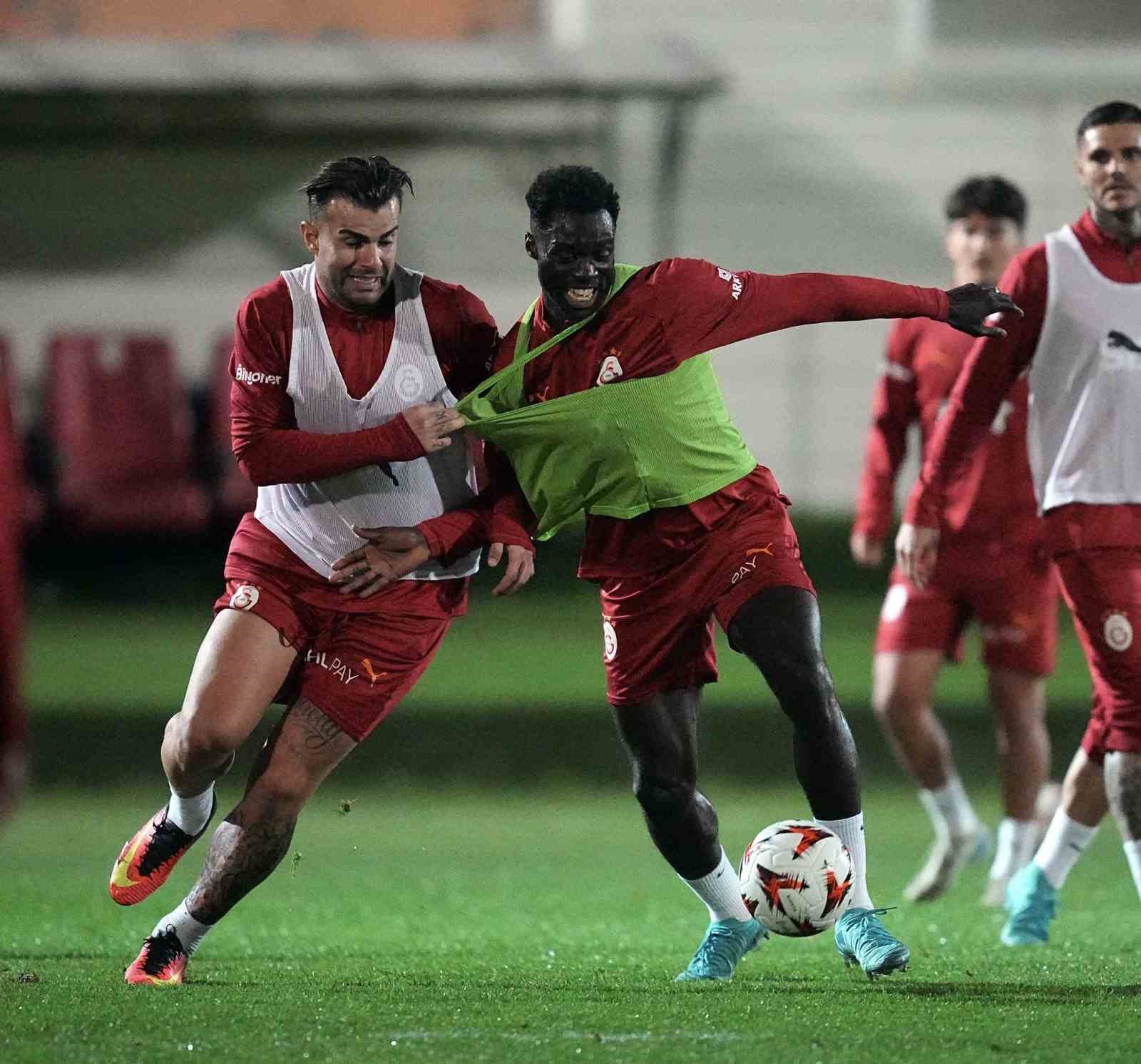 Galatasaray, Tottenham maçı hazırlıklarına başladı
