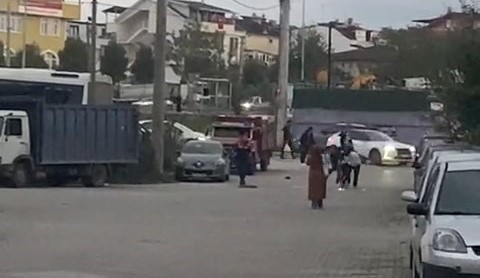 Gençlerin bıçaklı sopalı kavgası kanlı bitti: 1’i ağır 2 yaralı
