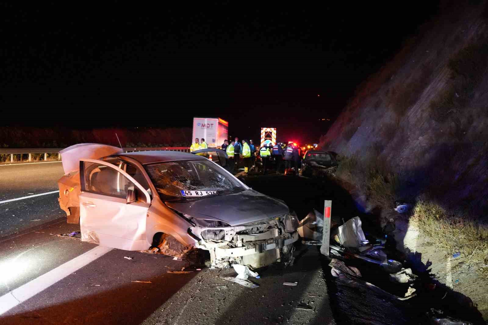 Balıkesir’de tomruk yüklü tır dehşet saçtı: 1 ölü, 9 yaralı
