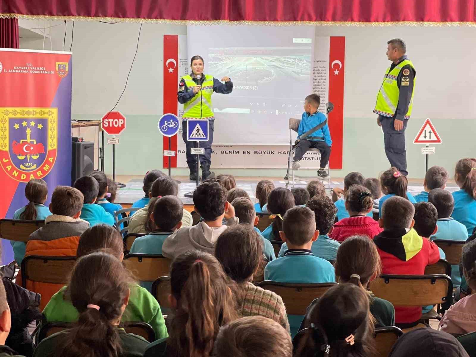 Jandarmanın ’Trafik Dedektifleri’ Projesi eğitimleri devam ediyor
