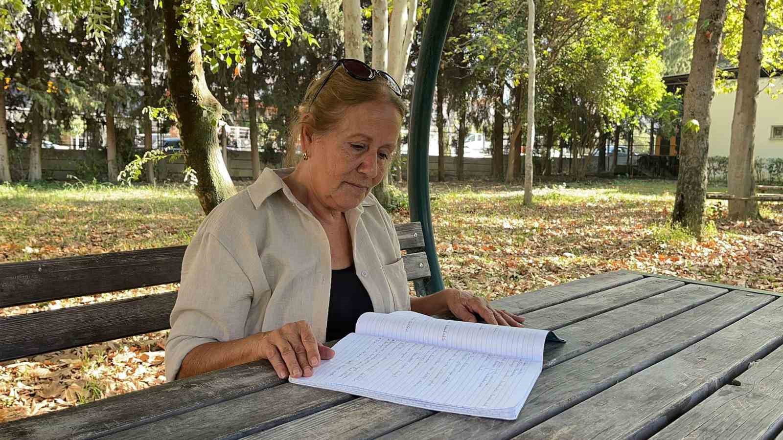 Hayallerinin peşinden koşan kadın, 67 yaşında öğrenci oldu
