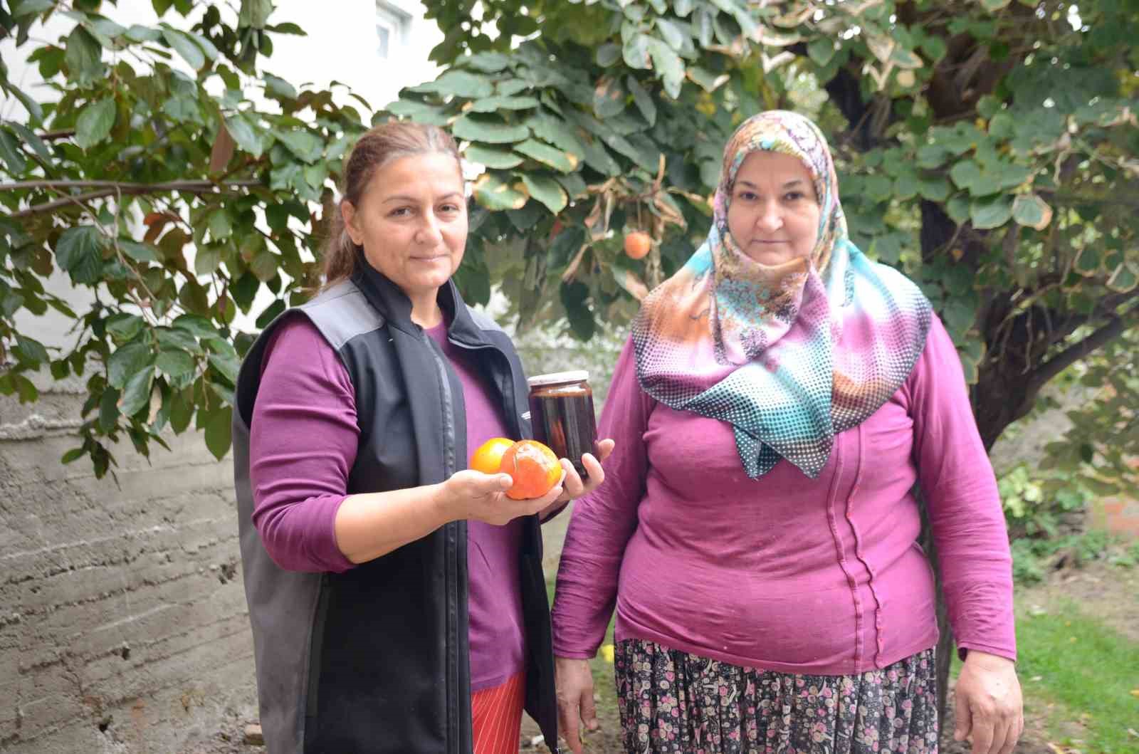 Yarım asırdır aynı yöntemle hurma pekmezi yapıyorlar
