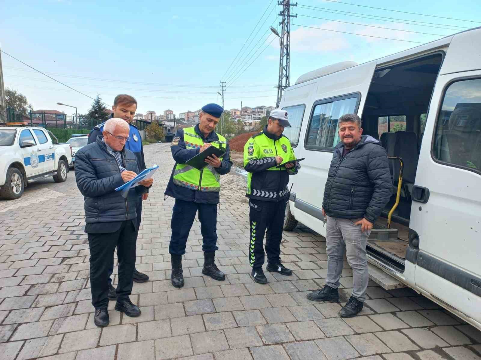 Alaplı’da öğrenci servislerine denetimler aralıksız sürüyor
