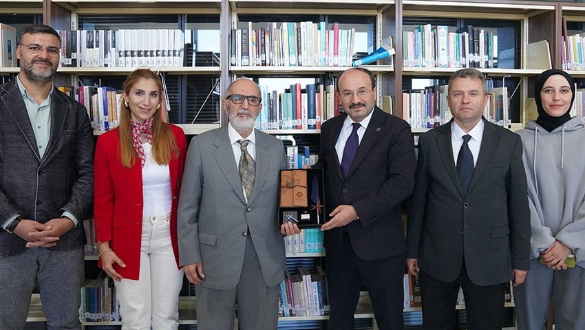 ETÜ Kütüphanesi, Prof. Dr. Turgut Karabey’in kitap bağışı ile akademik mirasını güçlendiriyor
