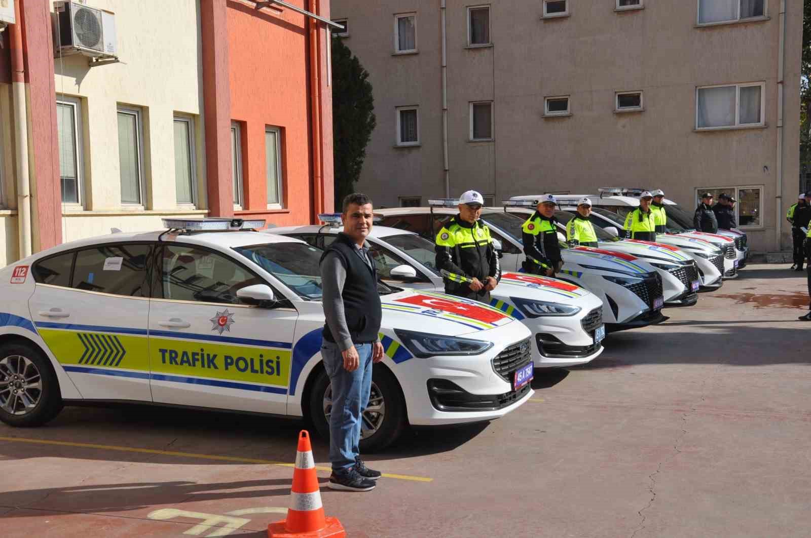 Salihli Emniyetine 17 yeni araç
