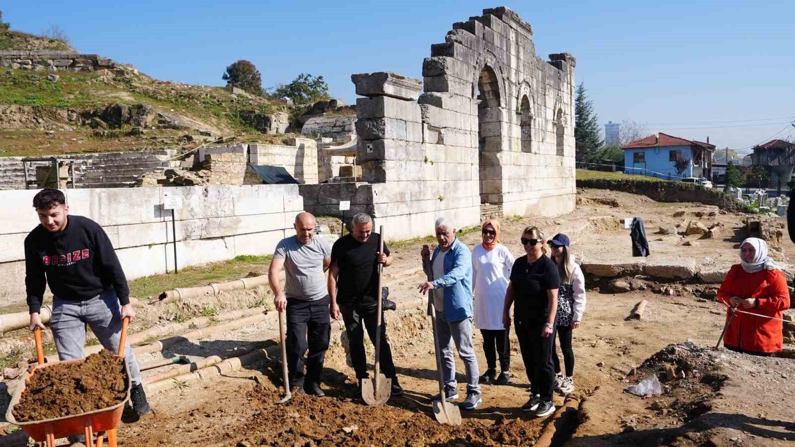 Hep fotoğrafını çektiler, bu sefer kazıya girdiler
