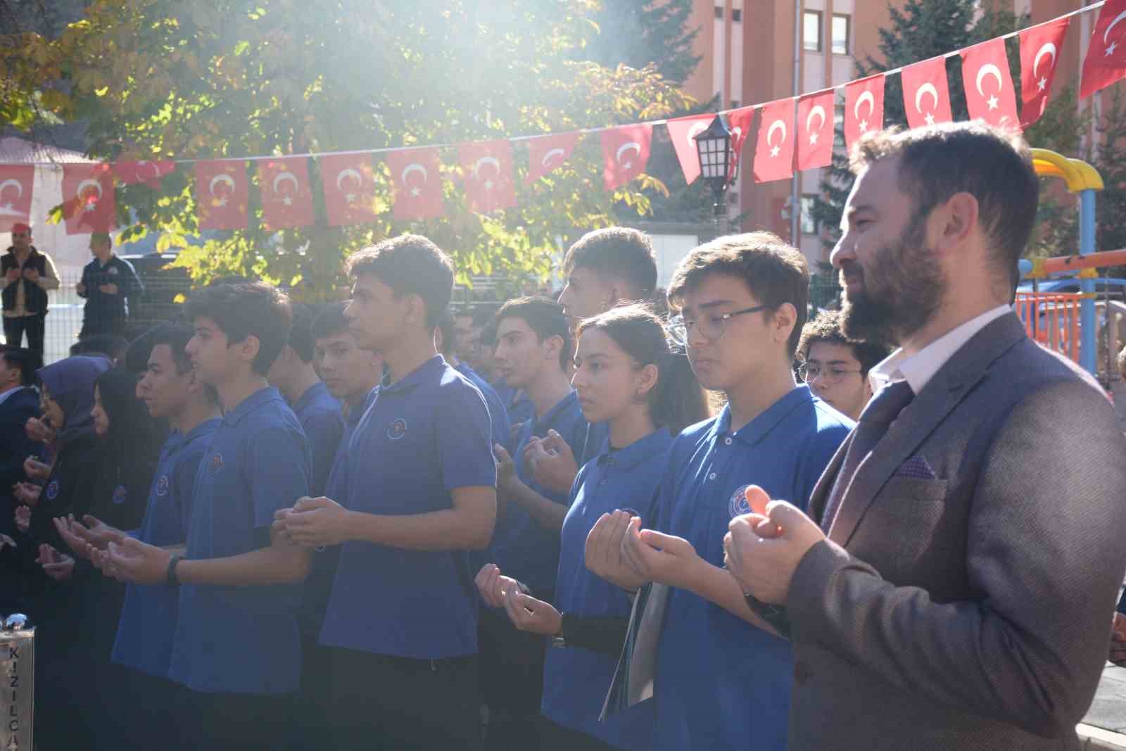 TUSAŞ şehitlerinin künyeleri Şehitler Anıt Ağacı’na asıldı
