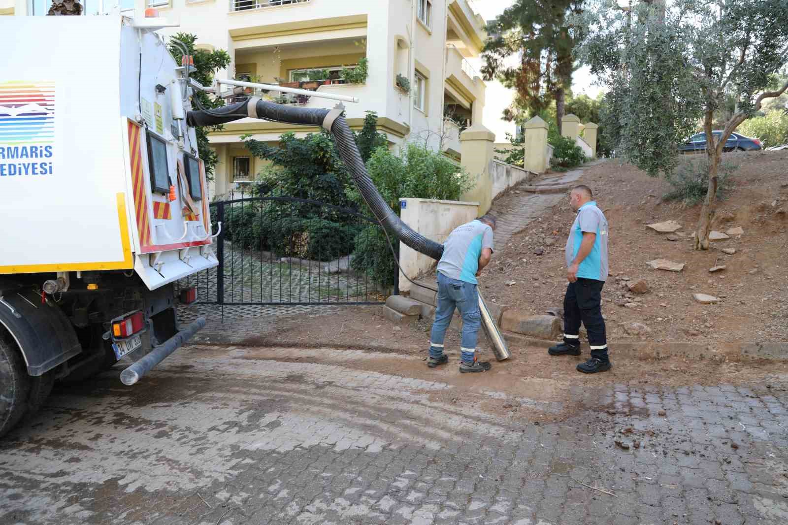 Marmaris’te temizlik çalışmaları sürüyor
