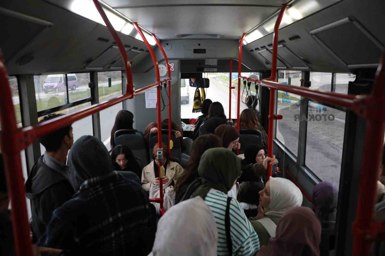 Akyazı’da üniversite öğrencilerine ücretsiz ulaşım başladı
