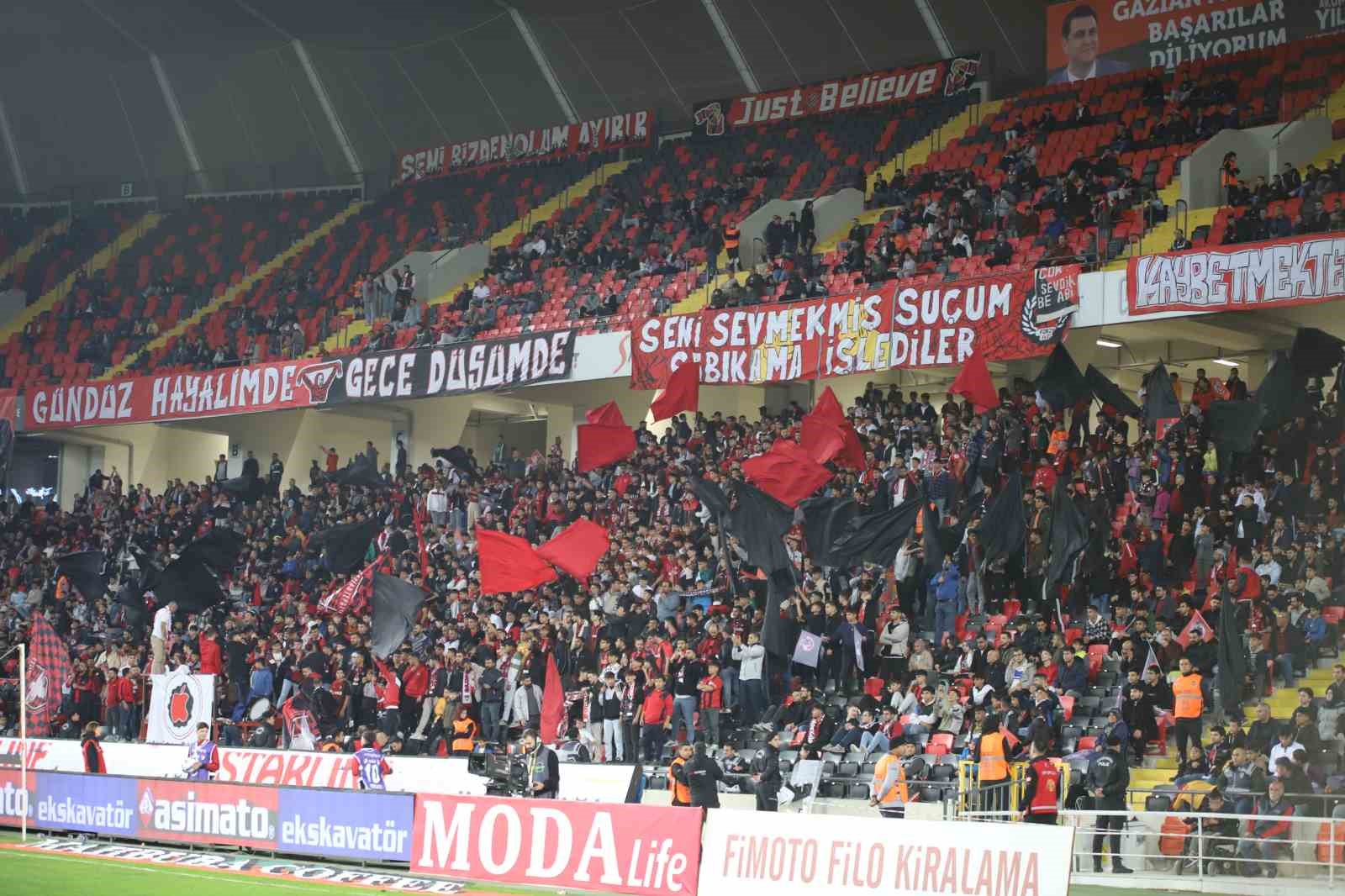 Trendyol Süper Lig: Gaziantep FK: 0 - Göztepe: 0 (Maç devam ediyor)
