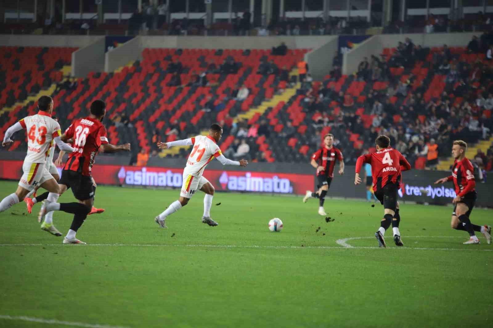 Trendyol Süper Lig: Gaziantep FK: 0 - Göztepe: 0 (Maç devam ediyor)
