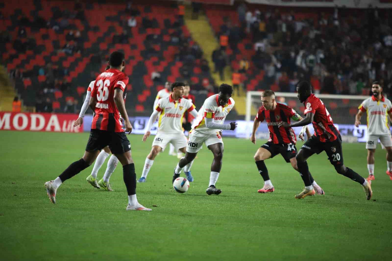 Trendyol Süper Lig: Gaziantep FK: 0 - Göztepe: 0 (Maç devam ediyor)
