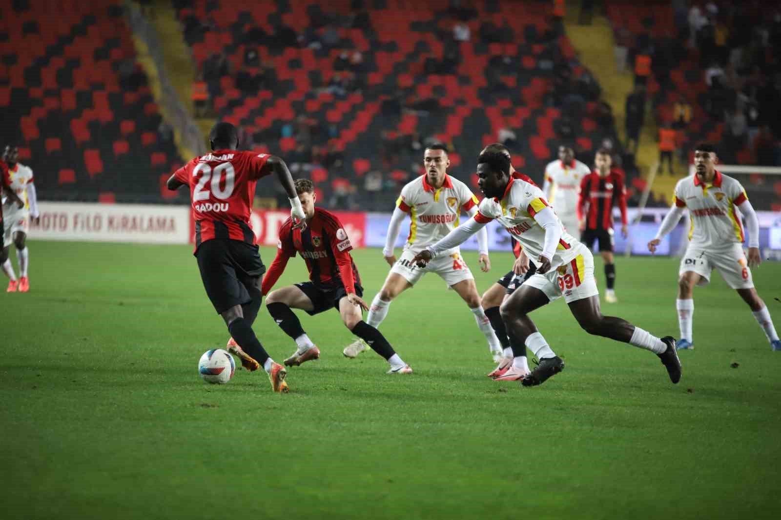 Trendyol Süper Lig: Gaziantep FK: 0 - Göztepe: 0 (Maç devam ediyor)
