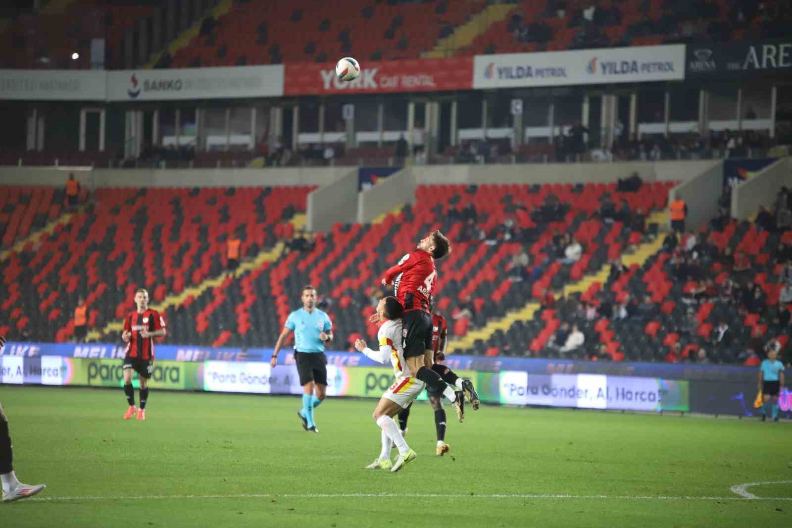 Trendyol Süper Lig: Gaziantep FK: 0 - Göztepe: 0 (Maç devam ediyor)
