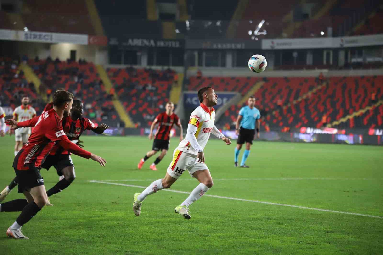 Trendyol Süper Lig: Gaziantep FK: 0 - Göztepe: 0 (Maç devam ediyor)
