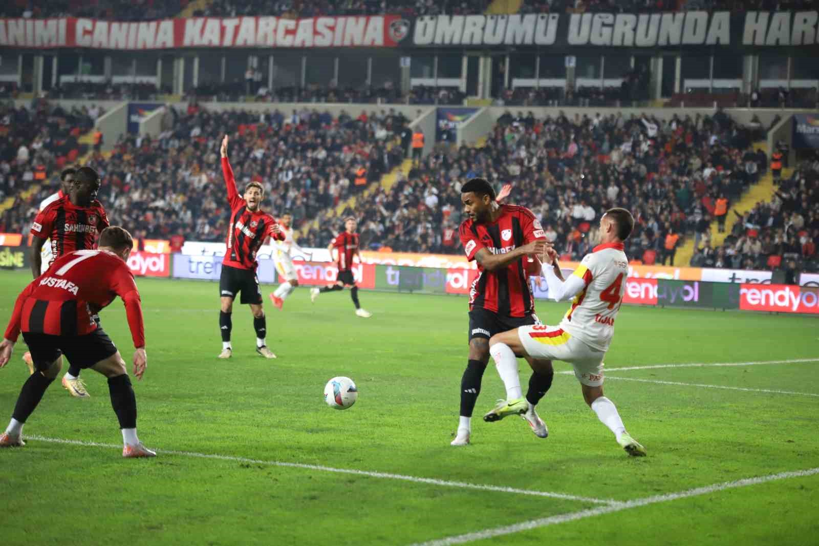 Trendyol Süper Lig: Gaziantep FK: 0 - Göztepe: 0 (Maç devam ediyor)
