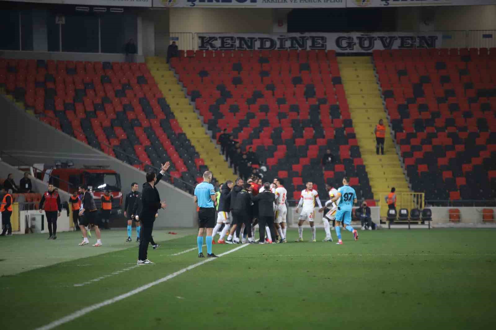 Trendyol Süper Lig: Gaziantep FK: 2 - Göztepe: 1 (Maç sonucu)
