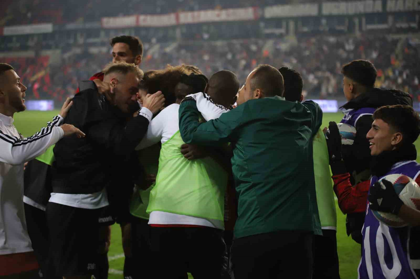 Trendyol Süper Lig: Gaziantep FK: 2 - Göztepe: 1 (Maç sonucu)
