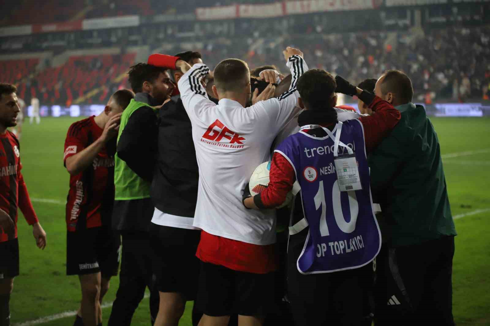 Trendyol Süper Lig: Gaziantep FK: 2 - Göztepe: 1 (Maç sonucu)
