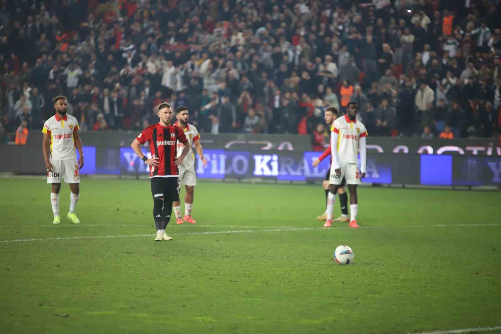 Trendyol Süper Lig: Gaziantep FK: 2 - Göztepe: 1 (Maç sonucu)
