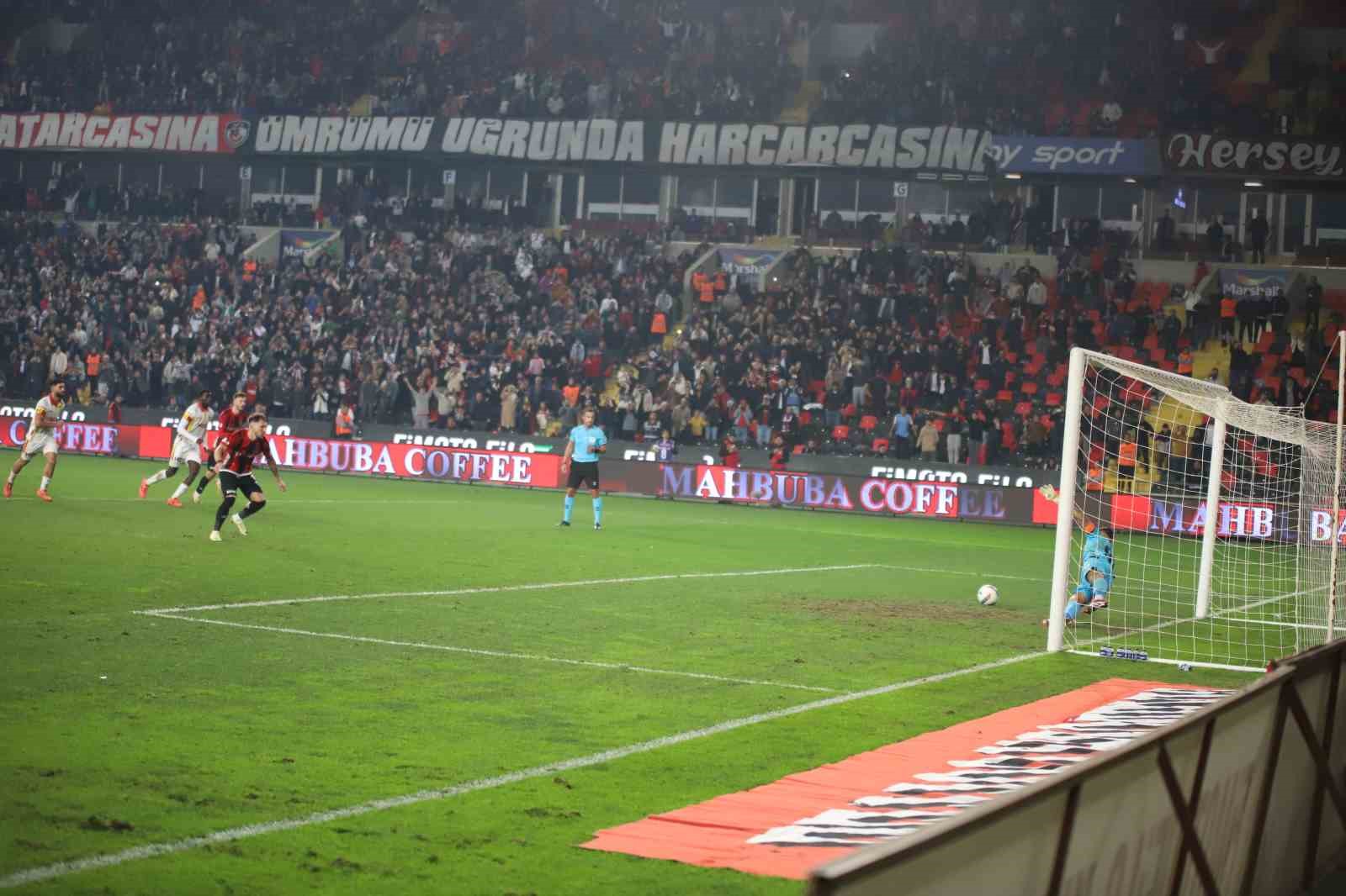 Trendyol Süper Lig: Gaziantep FK: 2 - Göztepe: 1 (Maç sonucu)
