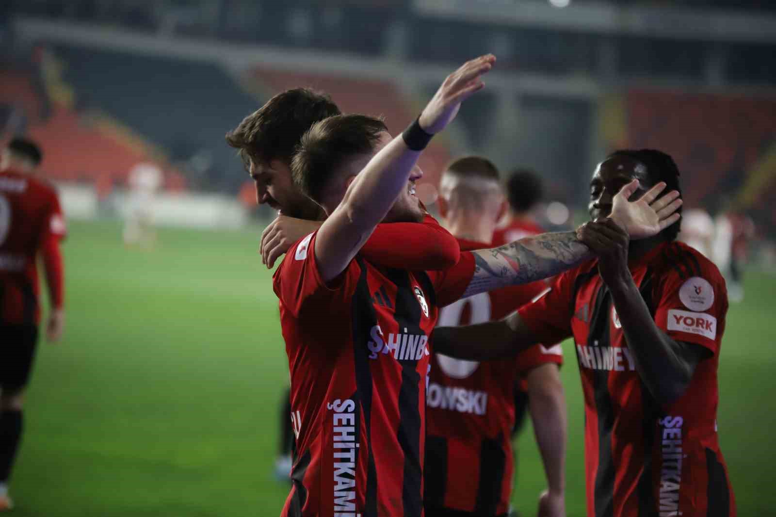 Trendyol Süper Lig: Gaziantep FK: 2 - Göztepe: 1 (Maç sonucu)
