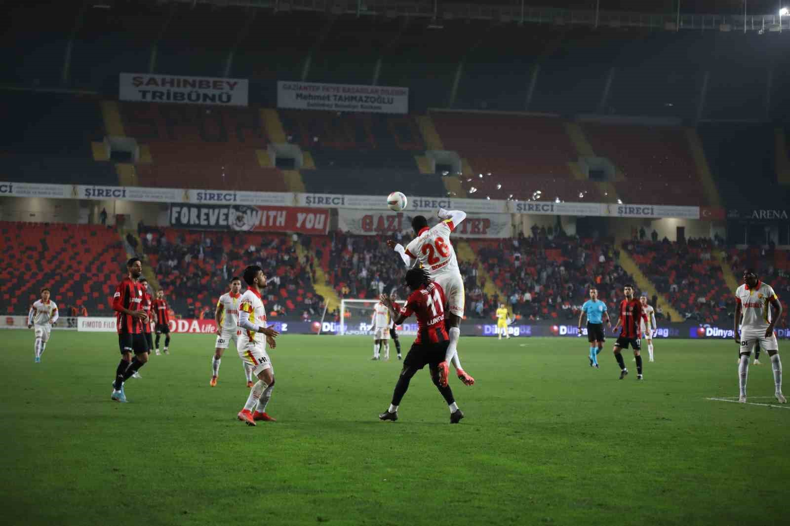 Trendyol Süper Lig: Gaziantep FK: 2 - Göztepe: 1 (Maç sonucu)
