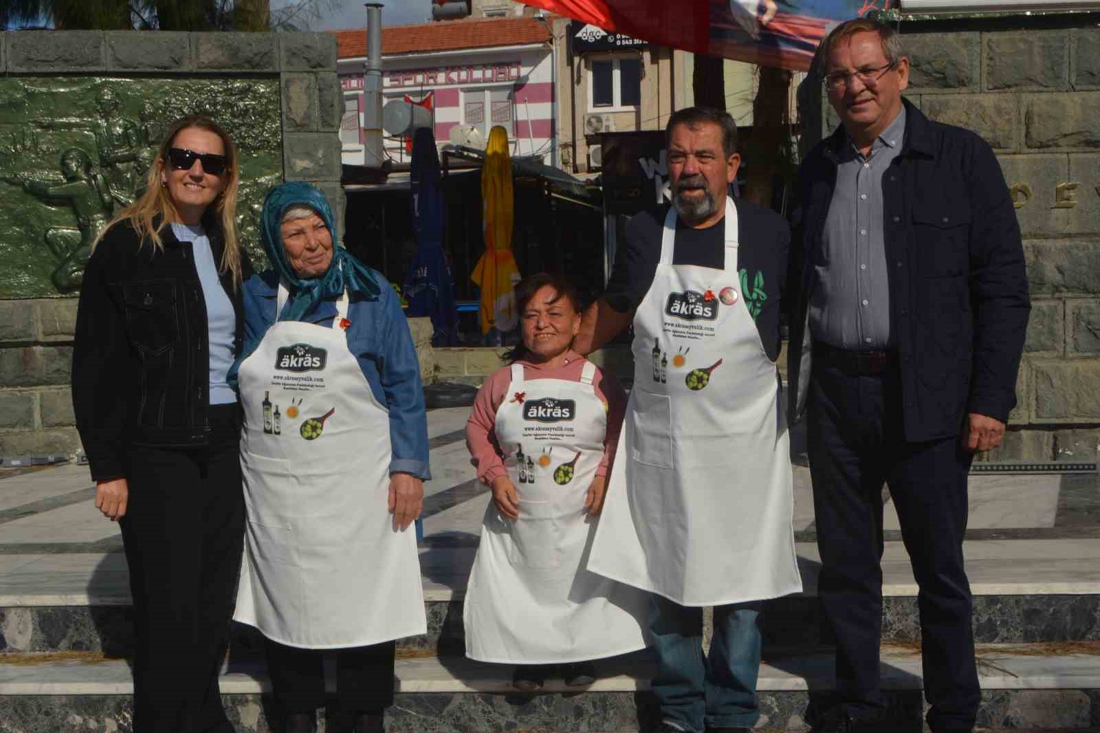 Ayvalık’ta hasat festivalinde düzenlenen zeytinyağlı ev yemekleri yarışmasına ilgi yoğun oldu
