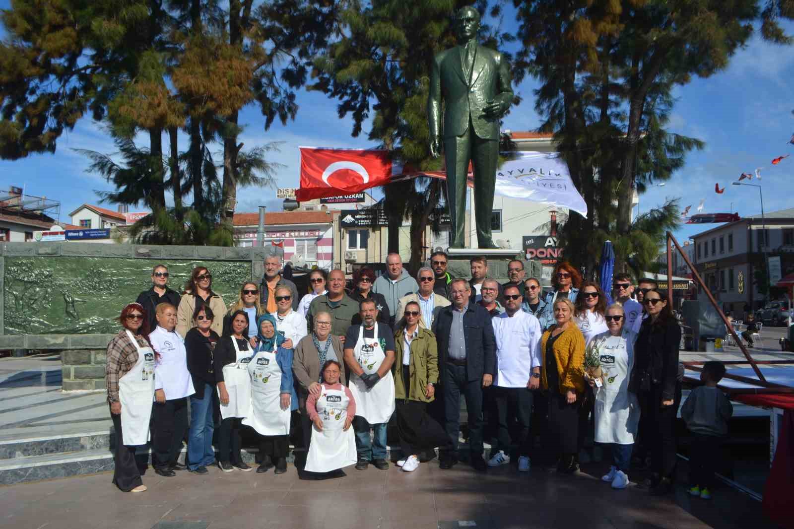 Ayvalık’ta hasat festivalinde düzenlenen zeytinyağlı ev yemekleri yarışmasına ilgi yoğun oldu
