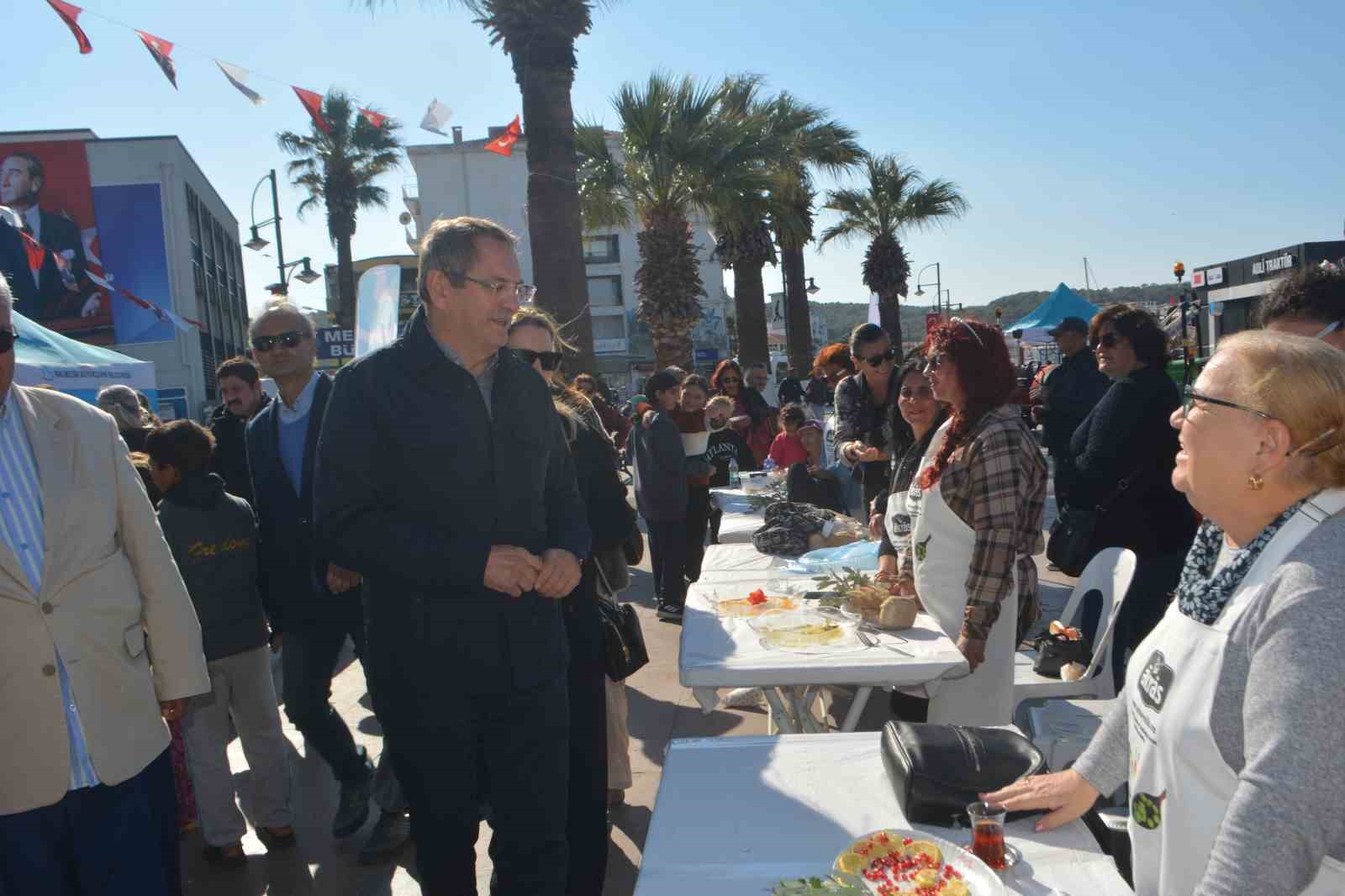 Ayvalık’ta hasat festivalinde düzenlenen zeytinyağlı ev yemekleri yarışmasına ilgi yoğun oldu
