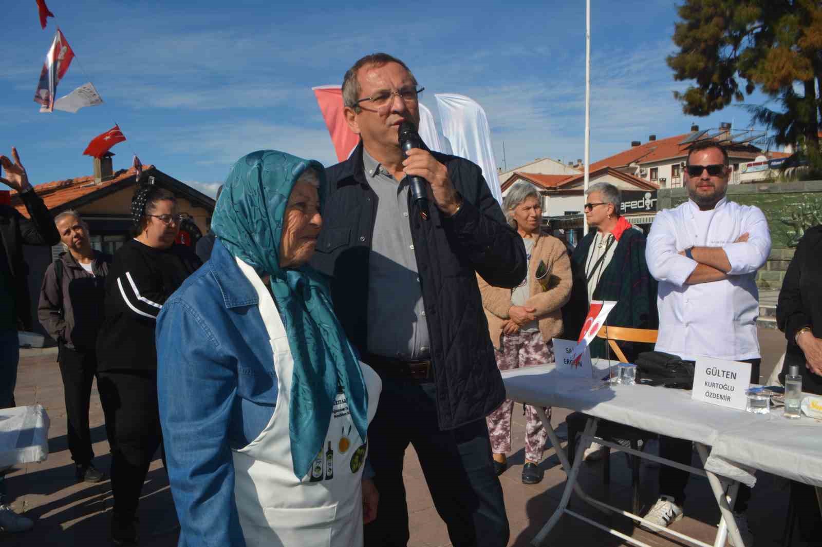 Ayvalık’ta hasat festivalinde düzenlenen zeytinyağlı ev yemekleri yarışmasına ilgi yoğun oldu
