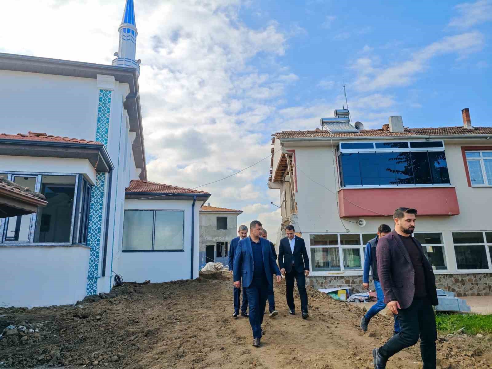 Deprem yıkılmıştı yerine yenisi yapılıyor
