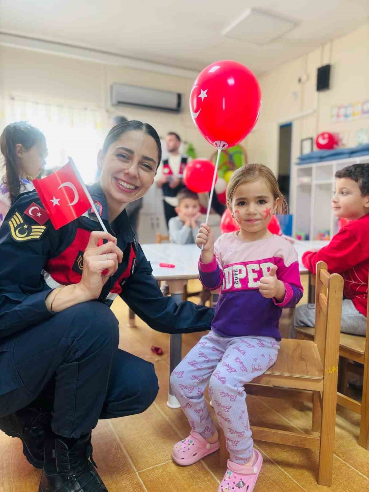 Jandarmadan 198 öğrenciye ‘siber’ eğitim
