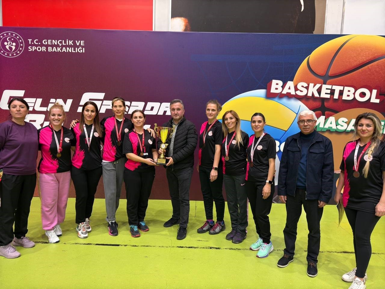 Kayseri İl Milli Eğitim Müdürlüğü voleybol takımlarından büyük başarı
