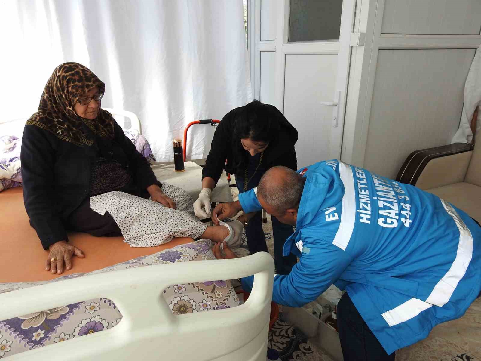 Gaziantep’te vatandaşlar evde sağlık hizmetlerinden memnun
